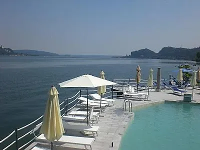 Sleeps 2 Pool Wifi * Meina