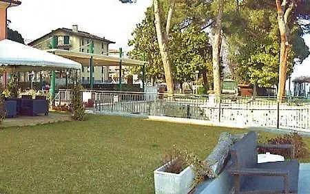 Sleeps 2 Pool Wifi * Meina